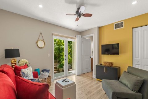 House in Vero Beach, Florida 2 bedrooms, 146.6 sq.m. № 2338335 - photo 3
