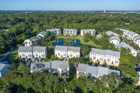 House in Vero Beach, Florida 2 bedrooms, 146.6 sq.m. № 2338335 - photo 30