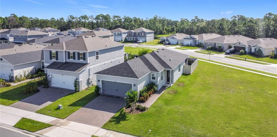 House in Clermont, Florida 3 bedrooms, 143.44 sq.m. № 1912836