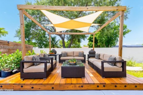 Casa en venta en Miami, Florida, 4 dormitorios, 208.29 m2 № 2053787 - foto 22