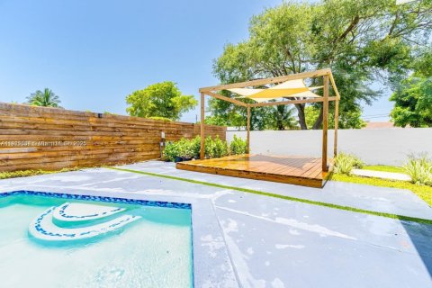 Casa en venta en Miami, Florida, 4 dormitorios, 208.29 m2 № 2053787 - foto 21
