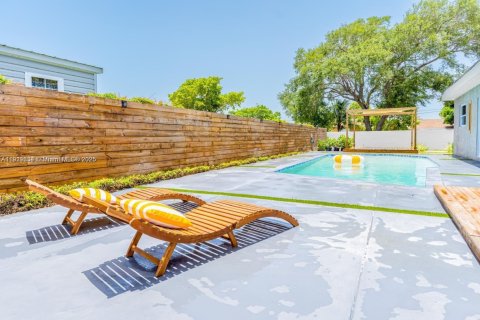 Casa en venta en Miami, Florida, 4 dormitorios, 208.29 m2 № 2053787 - foto 19