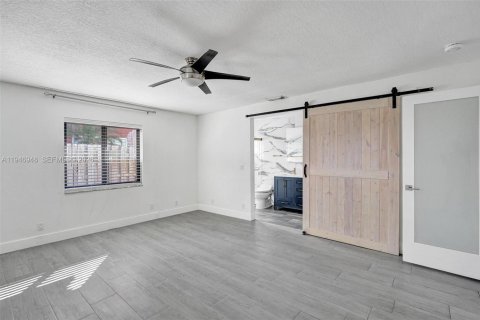 House in North Lauderdale, Florida 3 bedrooms, 160.44 sq.m. № 2003093 - photo 13