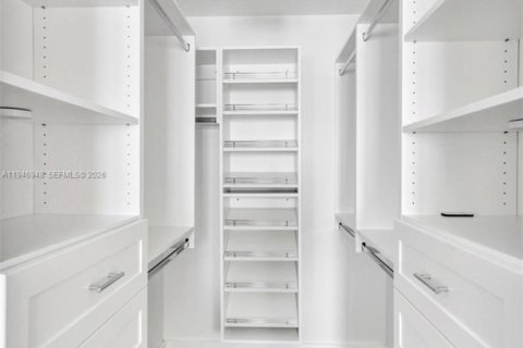 House in North Lauderdale, Florida 3 bedrooms, 160.44 sq.m. № 2003093 - photo 15