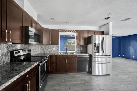 House in North Lauderdale, Florida 3 bedrooms, 160.44 sq.m. № 2003093 - photo 4