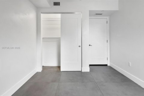 Condominio en alquiler en Miami, Florida, 2 dormitorios, 55.74 m2 № 2086471 - foto 14