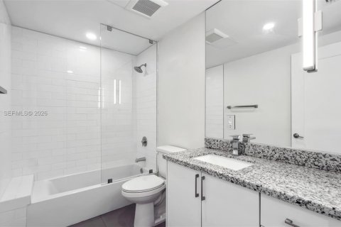 Condominio en alquiler en Miami, Florida, 2 dormitorios, 55.74 m2 № 2086471 - foto 27