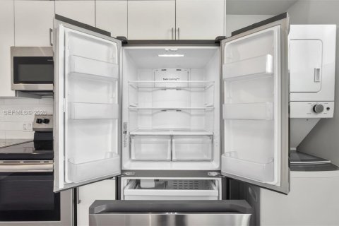 Condominio en alquiler en Miami, Florida, 2 dormitorios, 55.74 m2 № 2086471 - foto 4