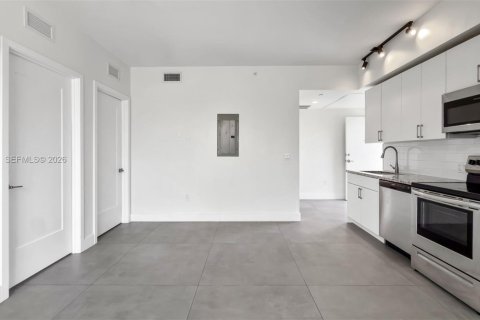 Condominio en alquiler en Miami, Florida, 2 dormitorios, 55.74 m2 № 2086471 - foto 3