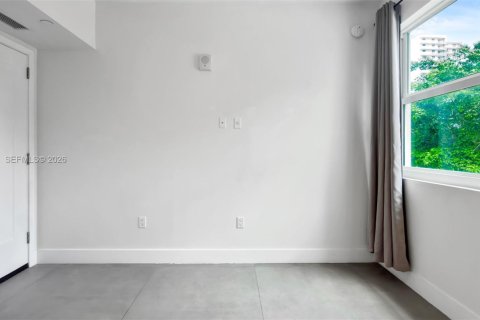 Condominio en alquiler en Miami, Florida, 2 dormitorios, 55.74 m2 № 2086471 - foto 15