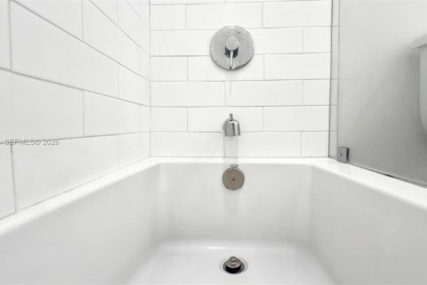 Condominio en alquiler en Miami, Florida, 2 dormitorios, 55.74 m2 № 2086471 - foto 28