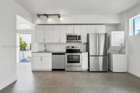 Condominio en alquiler en Miami, Florida, 2 dormitorios, 55.74 m2 № 2086471 - foto 11