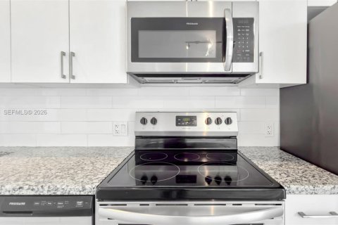 Condominio en alquiler en Miami, Florida, 2 dormitorios, 55.74 m2 № 2086471 - foto 7