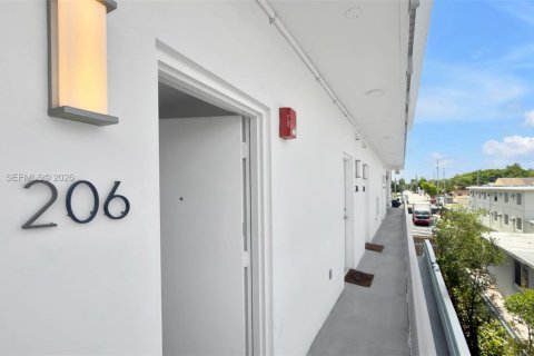 Condominio en alquiler en Miami, Florida, 2 dormitorios, 55.74 m2 № 2086471 - foto 12