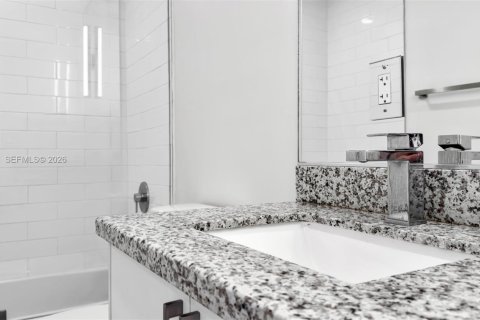 Condominio en alquiler en Miami, Florida, 2 dormitorios, 55.74 m2 № 2086471 - foto 24