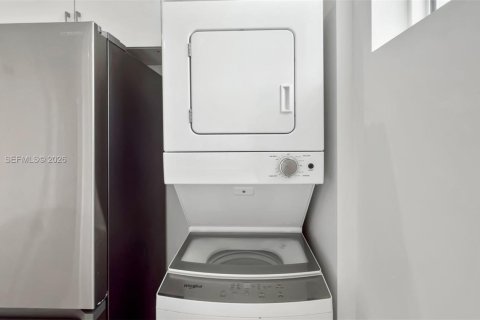 Condominio en alquiler en Miami, Florida, 2 dormitorios, 55.74 m2 № 2086471 - foto 6