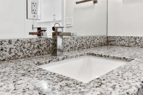 Condominio en alquiler en Miami, Florida, 2 dormitorios, 55.74 m2 № 2086471 - foto 22