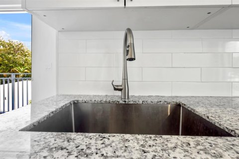 Condominio en alquiler en Miami, Florida, 2 dormitorios, 55.74 m2 № 2086471 - foto 26