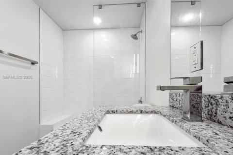 Condominio en alquiler en Miami, Florida, 2 dormitorios, 55.74 m2 № 2086471 - foto 19