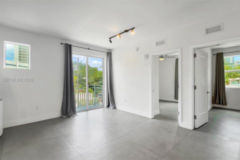 Condominio en alquiler en Miami, Florida, 2 dormitorios, 55.74 m2 № 2086471 - foto 9