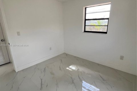 House in Hollywood, Florida 3 bedrooms, 116.13 sq.m. № 2059308 - photo 11