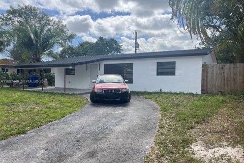 House in Hollywood, Florida 3 bedrooms, 116.13 sq.m. № 2059308 - photo 2