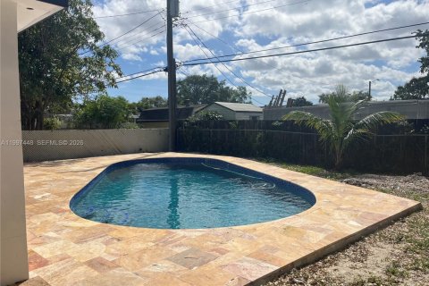 House in Hollywood, Florida 3 bedrooms, 116.13 sq.m. № 2059308 - photo 22