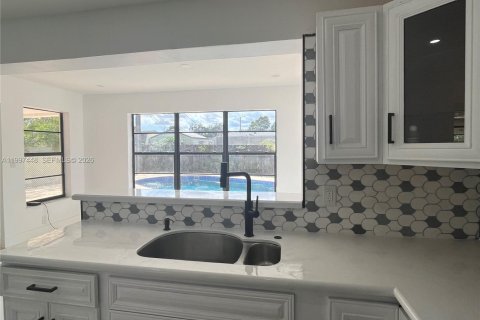 House in Hollywood, Florida 3 bedrooms, 116.13 sq.m. № 2059308 - photo 17