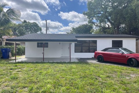 House in Hollywood, Florida 3 bedrooms, 116.13 sq.m. № 2059308