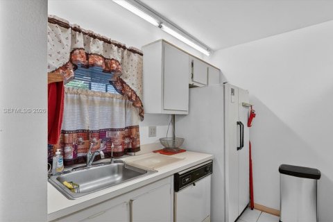 Townhouse in Pembroke Pines, Florida 2 bedrooms, 113.71 sq.m. № 2044773 - photo 16