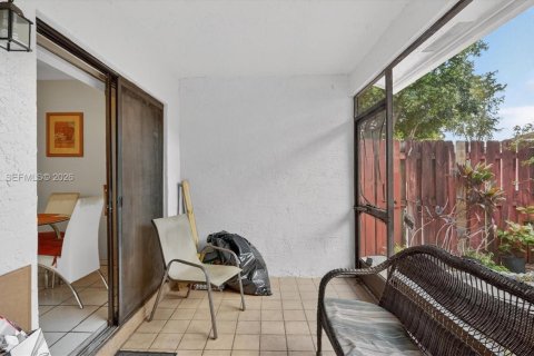 Townhouse in Pembroke Pines, Florida 2 bedrooms, 113.71 sq.m. № 2044773 - photo 30