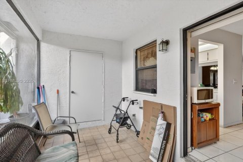 Townhouse in Pembroke Pines, Florida 2 bedrooms, 113.71 sq.m. № 2044773 - photo 29