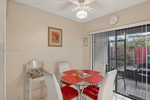 Townhouse in Pembroke Pines, Florida 2 bedrooms, 113.71 sq.m. № 2044773 - photo 19