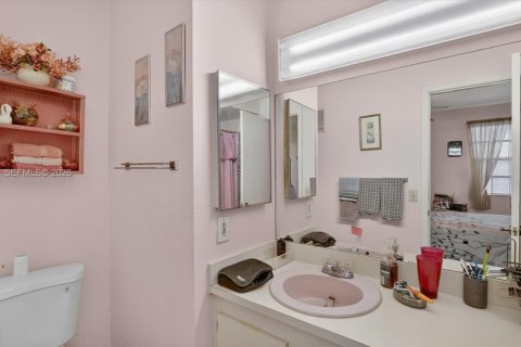 Townhouse in Pembroke Pines, Florida 2 bedrooms, 113.71 sq.m. № 2044773 - photo 25