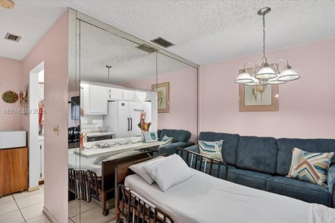 Townhouse in Pembroke Pines, Florida 2 bedrooms, 113.71 sq.m. № 2044773 - photo 13