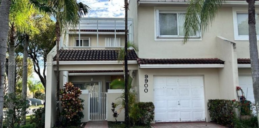 Touwnhouse à Doral, Floride 4 chambres, 176.33 m2 № 2025538