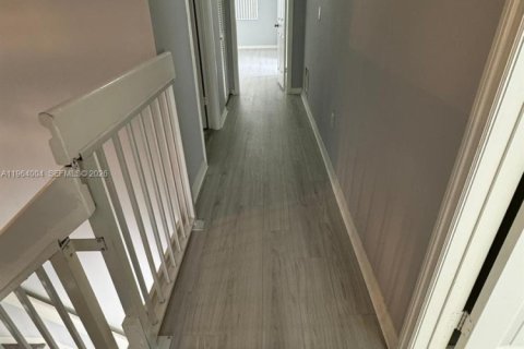 Touwnhouse à louer à Doral, Floride: 4 chambres, 176.33 m2 № 2025538 - photo 11