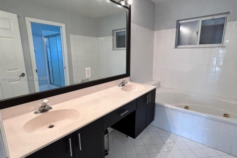 Touwnhouse à louer à Doral, Floride: 4 chambres, 176.33 m2 № 2025538 - photo 12