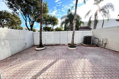 Touwnhouse à louer à Doral, Floride: 4 chambres, 176.33 m2 № 2025538 - photo 18