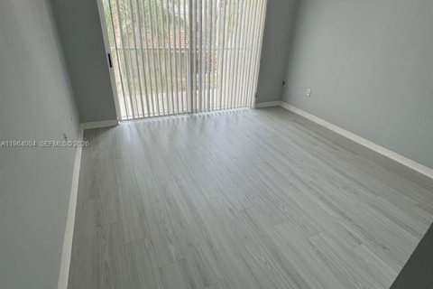 Touwnhouse à louer à Doral, Floride: 4 chambres, 176.33 m2 № 2025538 - photo 13