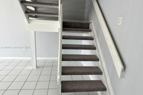 Touwnhouse à louer à Doral, Floride: 4 chambres, 176.33 m2 № 2025538 - photo 10