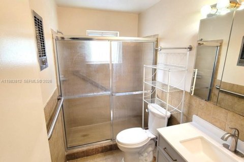 Condo in Hollywood, Florida, 1 bedroom  № 2047680 - photo 10