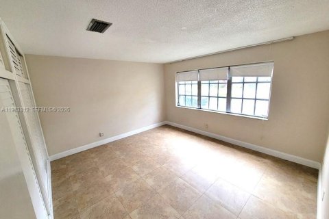 Condo in Hollywood, Florida, 1 bedroom  № 2047680 - photo 9