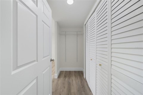 Condo in Tampa, Florida, 2 bedrooms № 2222912 - photo 12