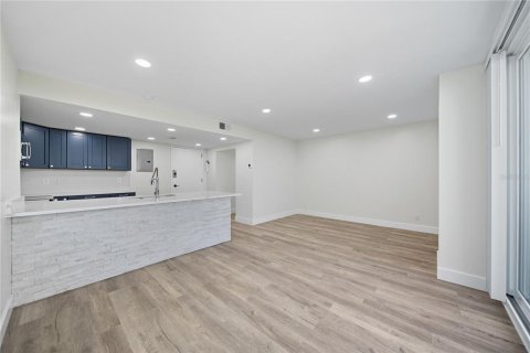 Condo in Tampa, Florida, 2 bedrooms № 2222912 - photo 23