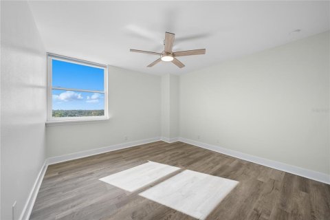 Condo in Tampa, Florida, 2 bedrooms № 2222912 - photo 16
