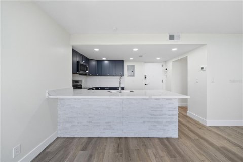 Condo in Tampa, Florida, 2 bedrooms № 2222912 - photo 21