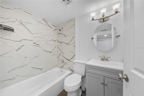 Condo in Tampa, Florida, 2 bedrooms № 2222912 - photo 11