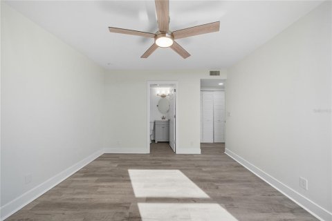 Condo in Tampa, Florida, 2 bedrooms № 2222912 - photo 17