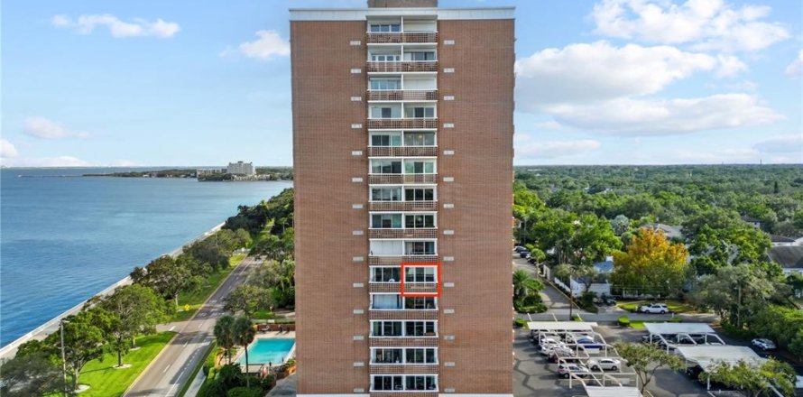 Condo in Tampa, Florida, 2 bedrooms № 2222912